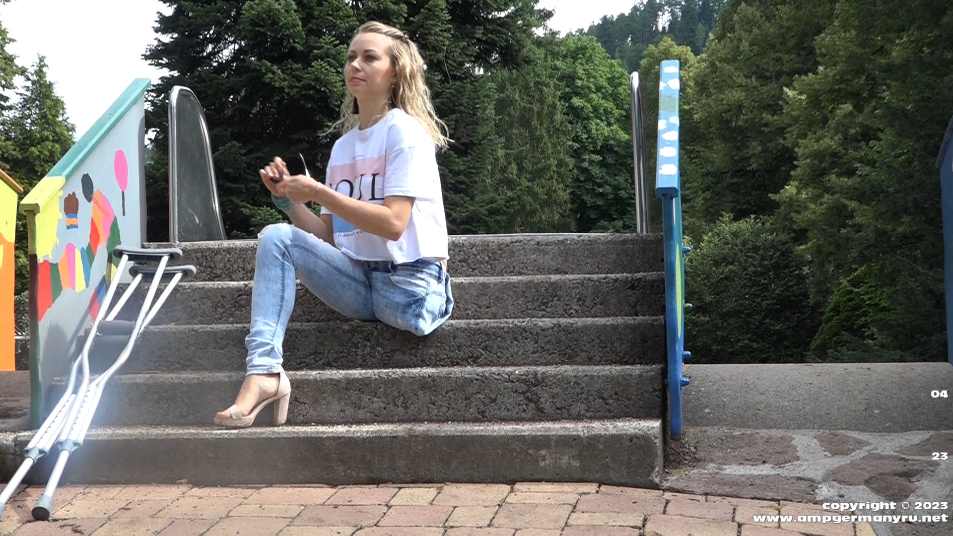 Lana Jeans Clip 1 2023