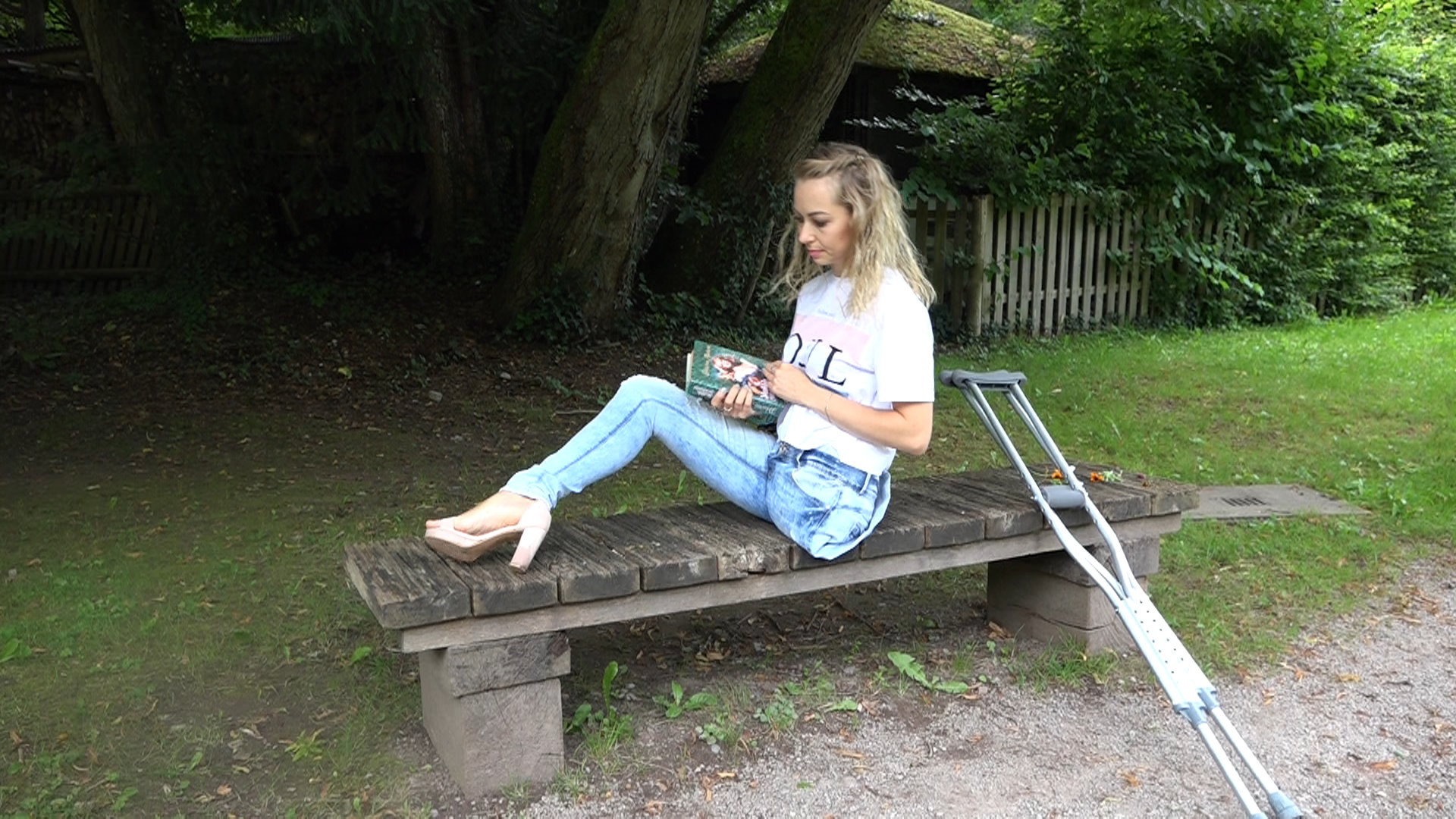 Lana Jeans Clip 3 2023